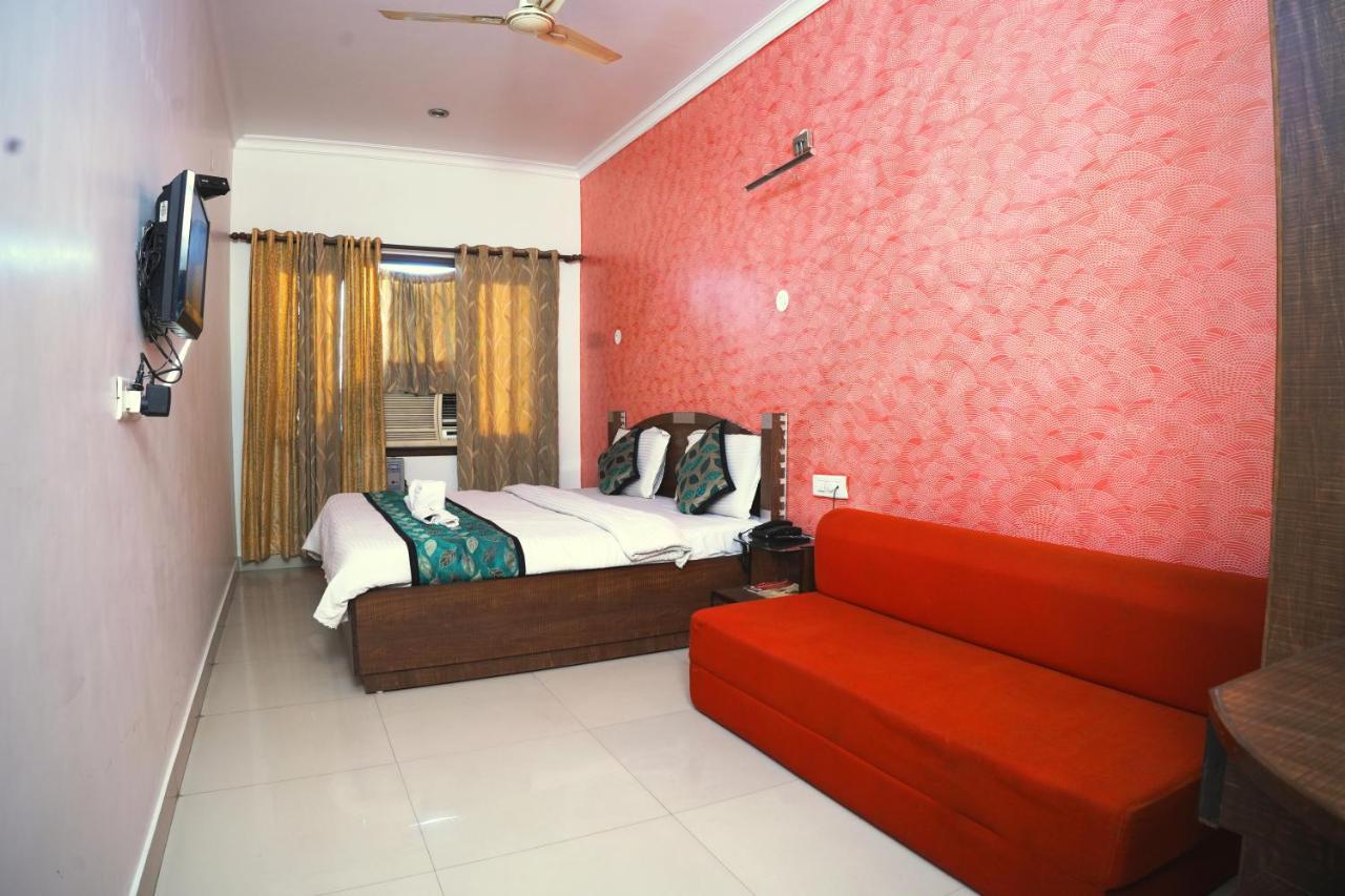 Hotel Holiday Comfort Amritsar Exterior photo