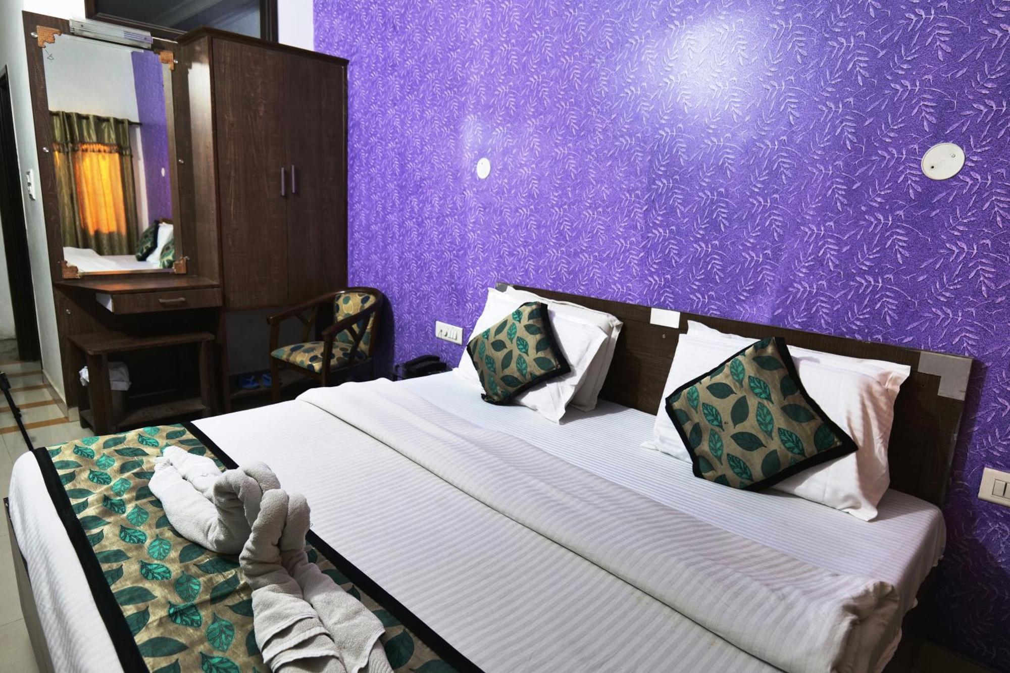 Hotel Holiday Comfort Amritsar Exterior photo