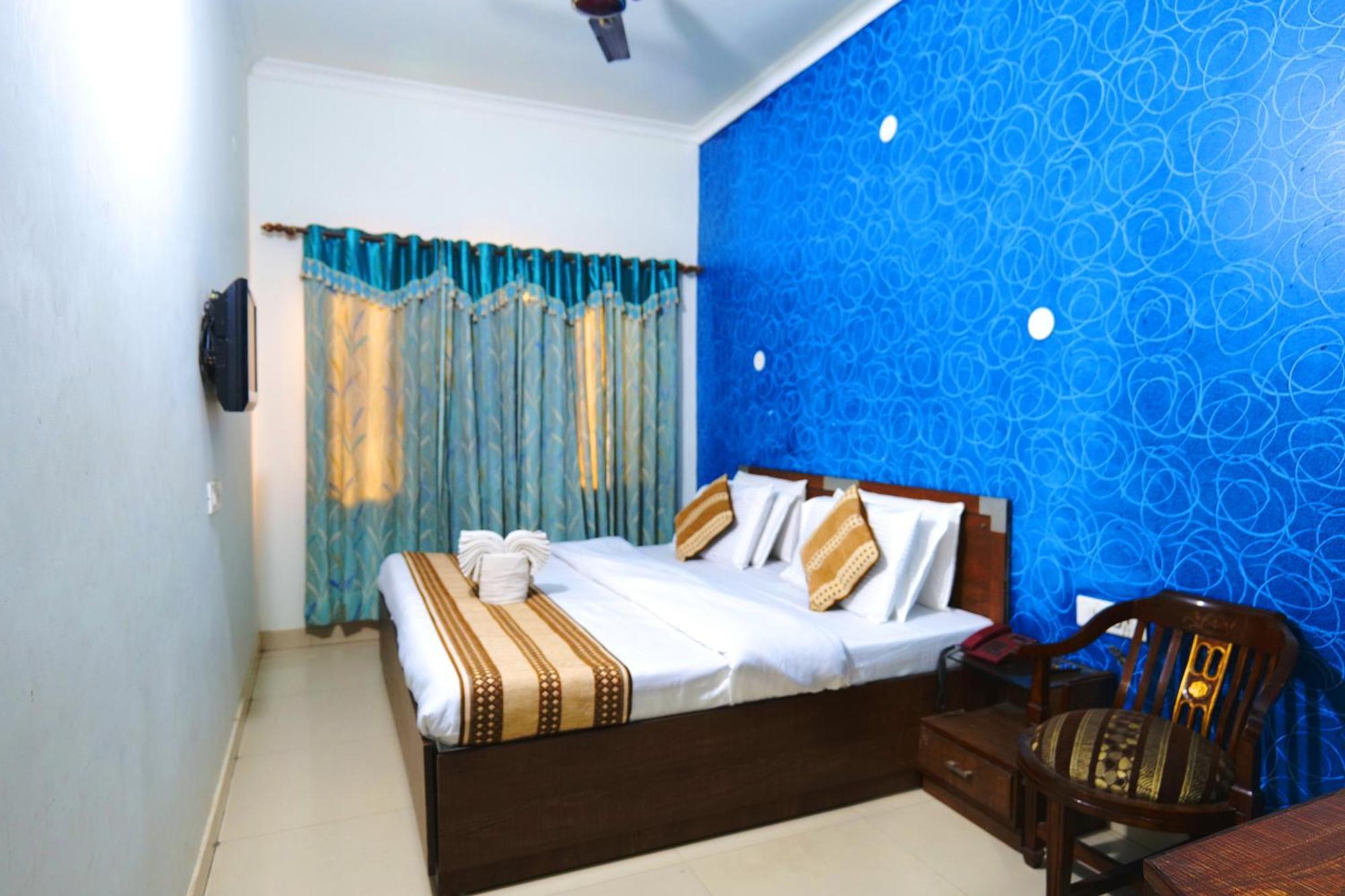Hotel Holiday Comfort Amritsar Exterior photo