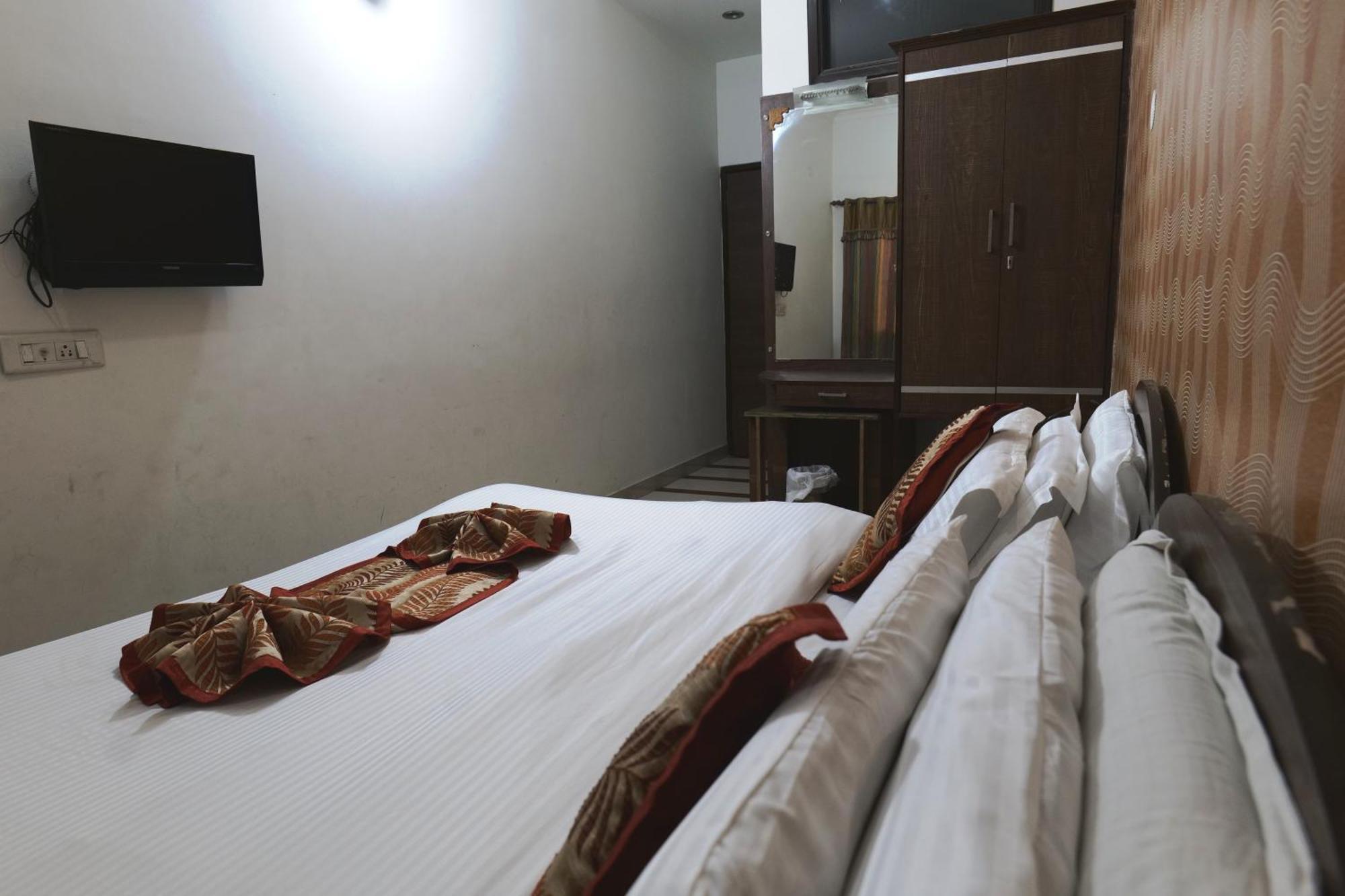 Hotel Holiday Comfort Amritsar Exterior photo